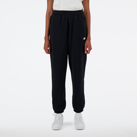 Donkergrijze New Balance joggingbroek voor dames met witte New Balance logo op de linkerheup.