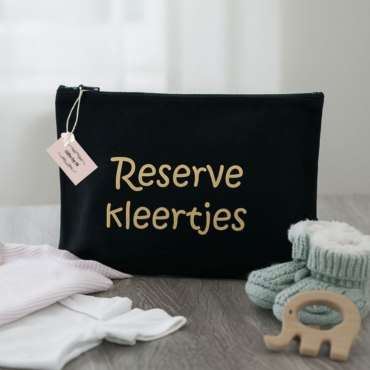Organizer | Reserve kleertjes | Gifts by M | Etui | Opbergtasje | Katoen | Luiertas | Zwart | Goud | Baby | Kraamcadeau
