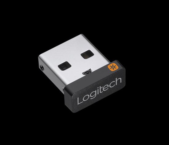 Logitech Unifying USB-ontvanger met zwarte behuizing en oranje ster-logo, op zwarte achtergrond.