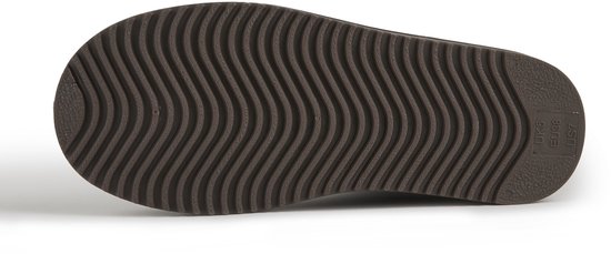 Zool van een bruine laars met golvend profiel voor grip.