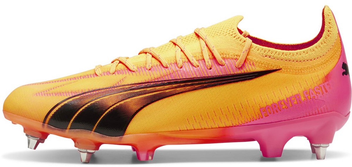 Puma Ultra Ultimate Mxsg voetbalschoenen in oranje met zwarte en roze accenten, EU 41, lichtgewicht ontwerp voor snelheid.