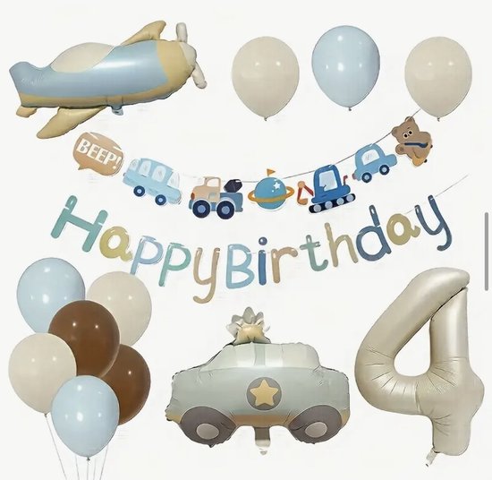 Verjaardagsdecoratieset met ballonvormige vliegtuig, auto, trein, cementmixer, en een "Happy Birthday" banner met voertuigjes. Ook een grote "4" ballon.