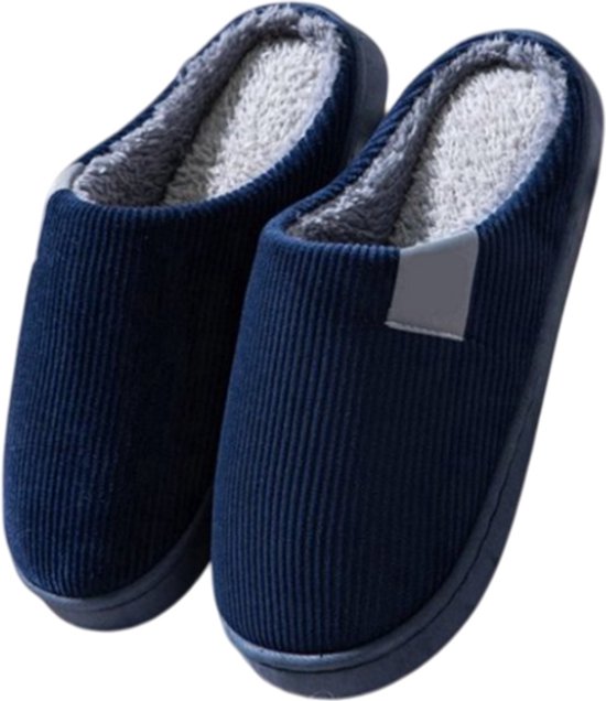Donkerblauwe corduroy pantoffels met zachte, grijze voering en grijze patch aan de zijkant.