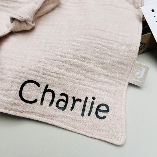 Knuffeldoekje en slab met naam - Baby brievenbus cadeau - gepersonaliseerd kraamcadeau - geboorte baby - cadeau pasgeboren baby - Jollein knuffeldoekje - Baby cadeau met naam — afbeelding 3