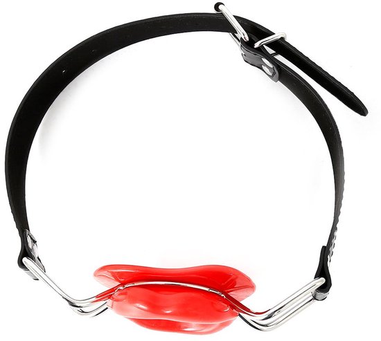 Zwarte leren band met rode lipvormige bal, met metalen ringen.