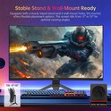 Een gebogen KTC monitor met een gaming afbeelding, een toetsenbord en muis. Links een detail van de kantelbare standaard: "Tilt: -5° tot 15°". Rechts een detail van de muurbevestiging.