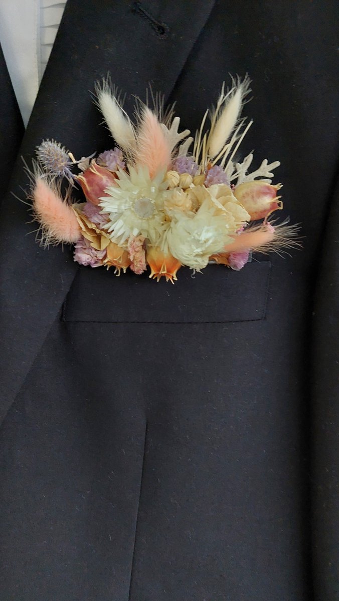 Romantisch en stijlvol zakboutonnière voor bruidegom met gedroogde bloemen, boutonnière bruidegom, corsages bruidegom,