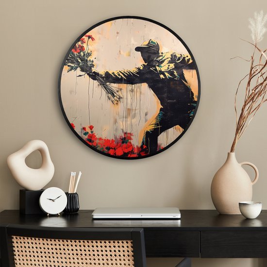 Poster in lijst Rond - Fotolijst 60x60 cm - Posters - Street art - Man - Bloemen - Graffiti - Banksy Style - Ronde posterlijst zwart - Decoratie - Wanddecoratie woonkamer - Muurdecoratie slaapkamer