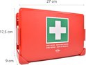 Afmetingen van de rode EHBO-koffer: 27 cm breed, 17,5 cm hoog en 9 cm diep.