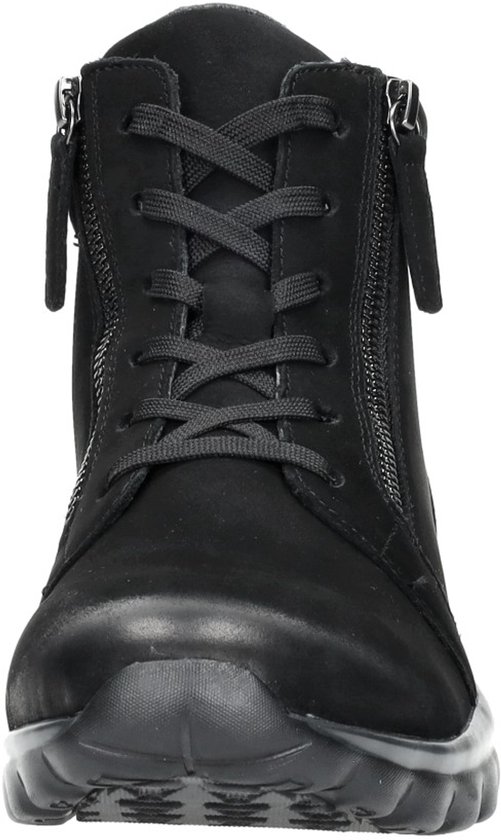 Voorkant van een zwarte hoge veterschoen met ritsen en veters.