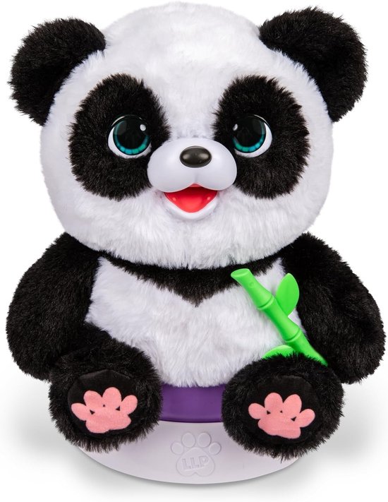 Knuffelpanda met paarse onderbroek en bamboetakje.