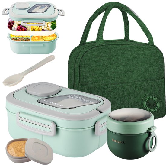 Een gestapelde lichtgroene lunchbox, een gesloten lichtgroene lunchbox en een groene geïsoleerde lunchtas.