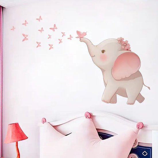 Éléphant gris clair avec des fleurs roses dans ses cheveux et des ailes roses, souffle sur un papillon rose, avec un essaim de papillons roses.
