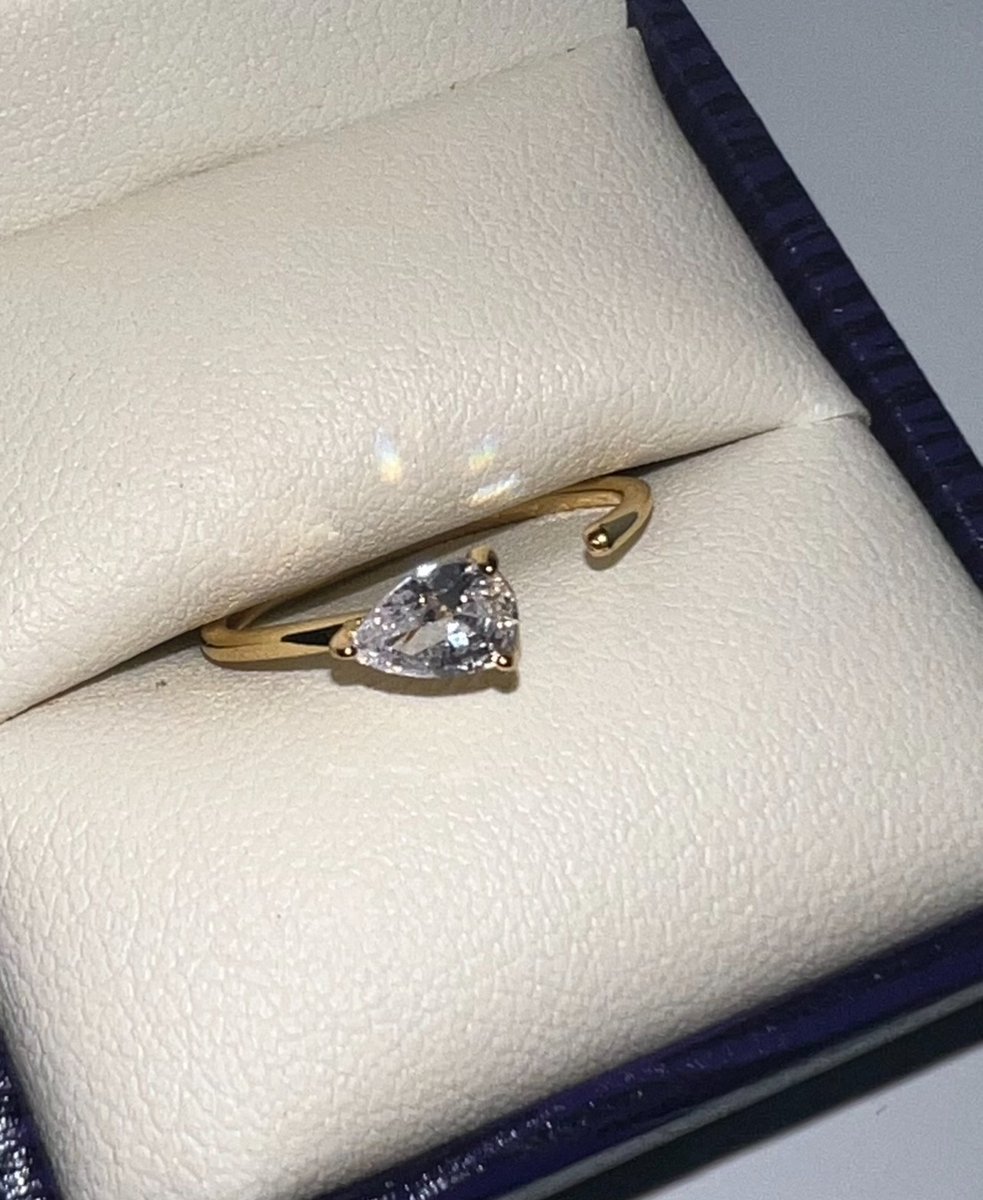 Merlie Ring - Pear Cut Solitaire Zirkonia Ring - Sterling Zilver 925 - 18K verguld - Dames Ring - Minimalistisch & Elegant Design voor Elke Gelegenheid