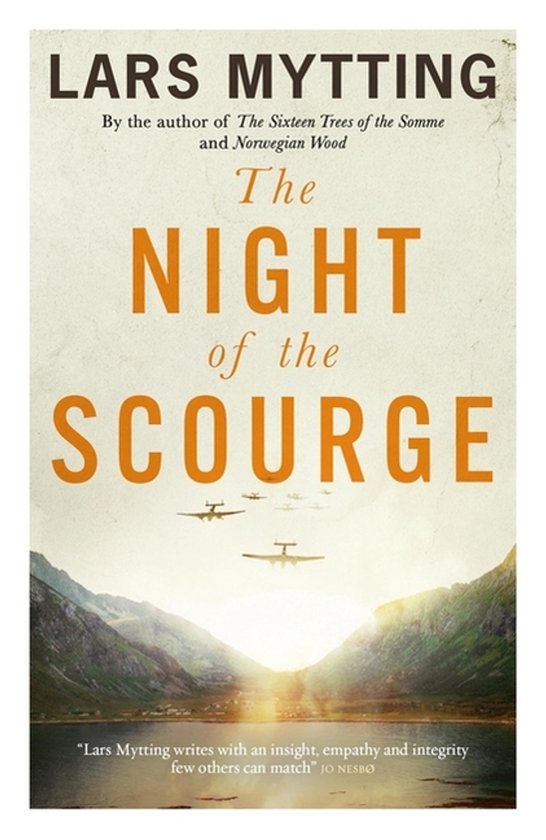 Boek 'The Night of the Scourge' van Lars Mytting met vliegtuigen boven een fjord.
