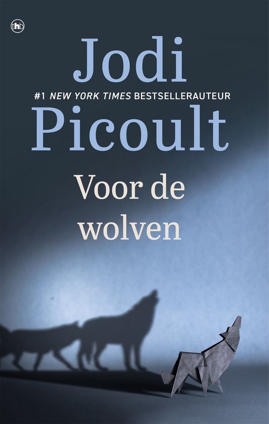 Boek "Voor de wolven" van Jodi Picoult. Omslag met een origami wolf op de voorgrond en twee schaduwen van wolven op de achtergrond.