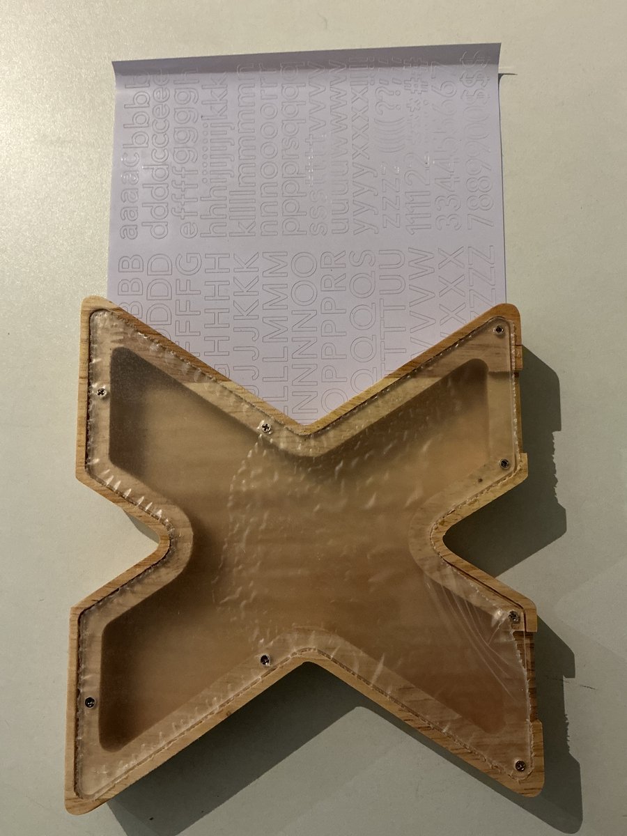 SPAARPOT HOUT LETTER X