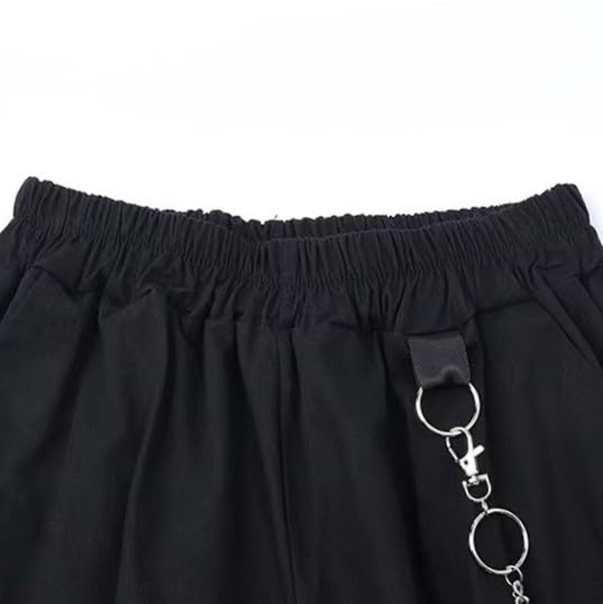 Cargobroek voor dames met broekketting in gothic stijl