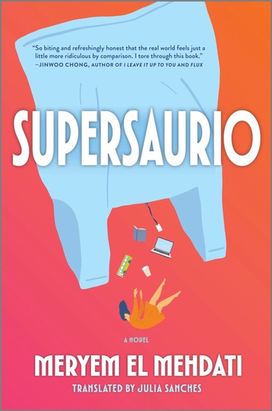 Boekomslag van Supersaurio in het Nederlands, met een illustratie van een blauwe plastic tas die items laat vallen, waaronder een persoon, laptop en telefoon.