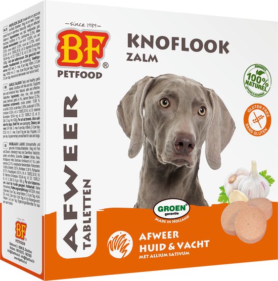 BF Petfood Afweer Tabletten met knoflook en zalmsmaak, voor hond en kat. Verpakking met hond.