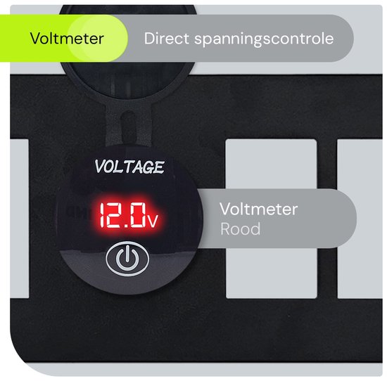 Close-up van de digitale voltmeter die rood 12.0V aangeeft.