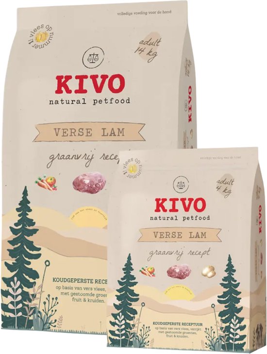 Twee zakken KIVO natural petfood, verse lam, graanvrij recept. De zakken tonen bomen en zonsondergang.