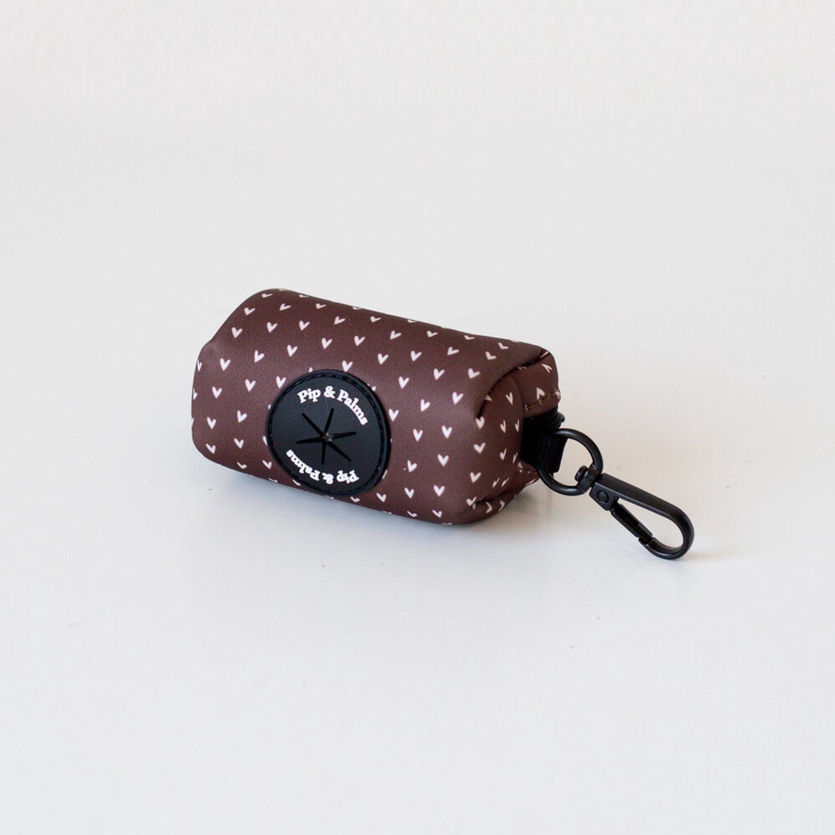 Pip & Palms - Honden Poepzakjeshouder Choco Loco Love - Bruin - 9x5x5 cm - Incl. rol poepzakjes - Met Ritssluiting - Poepzakhouder - Poepzakjesdispenser