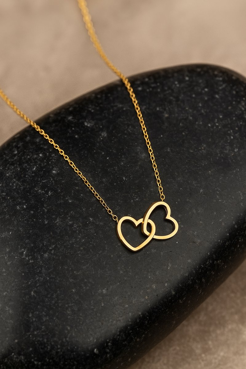 Lundholm Sieraden Melia Hartjes Ketting Dames Goud Kleurig - Ketting met Hartje Hanger 50 cm - Hart Ketting - Premium Stainless Steel Jewellery - Hypoallergeen - Kerstcadeau Mama - Cadeau Moeder - Vrouwen Cadeautjes - my Lundholm — cadeau in Sieraden - foto 4