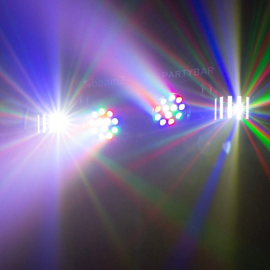 BeamZ Partybar lichteffect met veelkleurige lichtstralen die uitstralen.