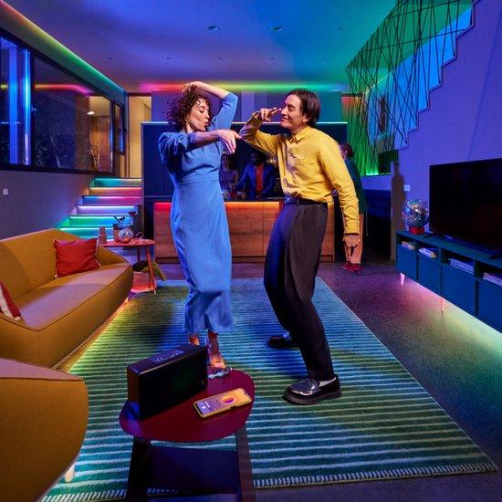 WiZ LED strip - 5 meter - RGBIC - Makkelijke installatie - Gekleurd en