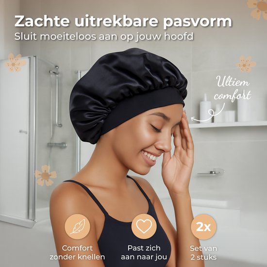Model met een zwarte satijnen bonnet op, met tekst "Ultiem comfort".