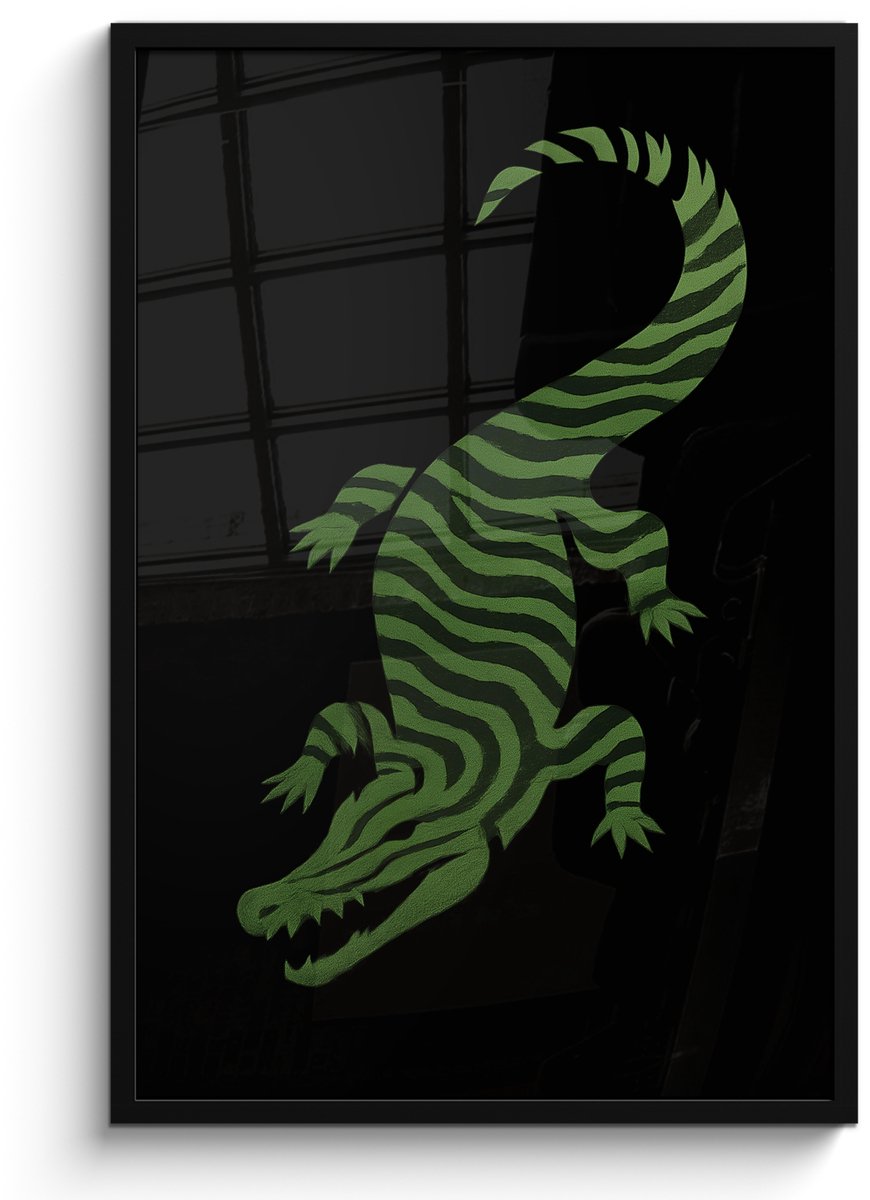 FrameYourWall Poster in lijst - Fotolijst 60x90 cm - Posters - Krokodil - Groen - Tijgerachtig - Strepen - Posterlijst zwart - Decoratie - Wanddecoratie woonkamer - Muurdecoratie slaapkamer Krokodil - Strepen