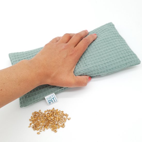 Baby kruik pittenzak en oogkussen - wasbare hoes ✓ fijne tarwe - Met Pit - bij babykrampjes - made in NL - onrust - huilbaby - Oud Groen Wafel — afbeelding 2