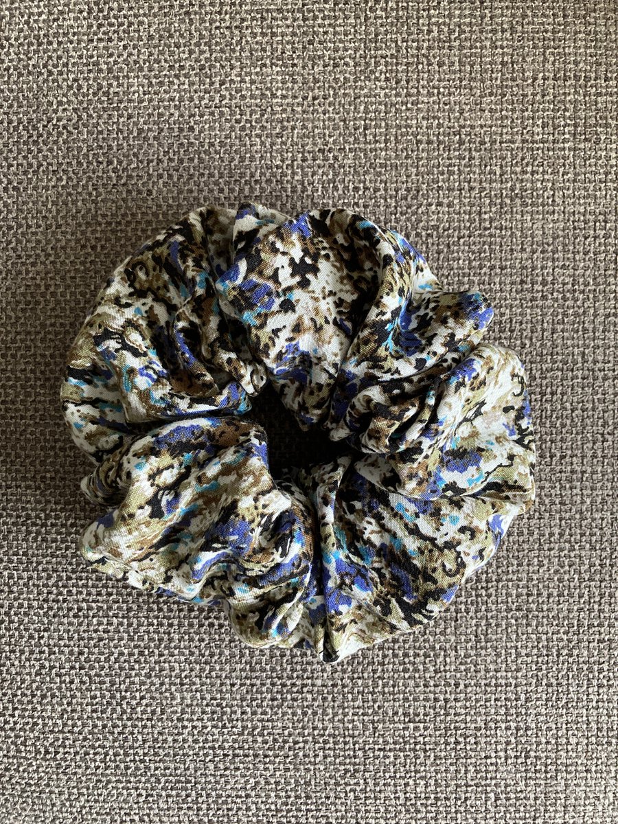 Scrunchie XL - fleurig bloemdessin - blauw bruin beige - handgemaakt - handmade