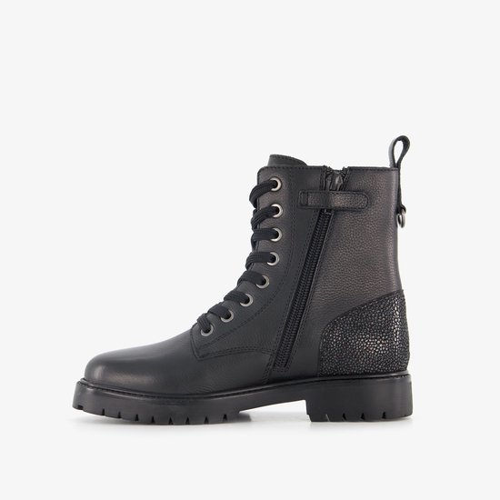 Zwarte leren veterboot met rits, glitterdetail op de hiel en dikke zool.