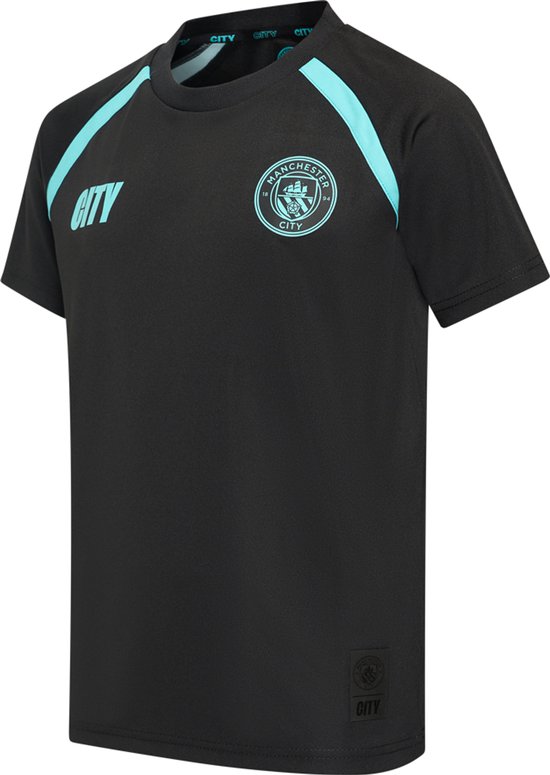Zwarte Manchester City voetbalshirt met 'CITY' logo en clubembleem in lichtblauw.