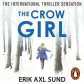 Een meisje met blond haar in een blauwe jas rent door een besneeuwd bos. De titel 'The Crow Girl' staat in grote blauwe letters.