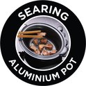 Pictogram met de tekst 'SEARING ALUMINIUM POT' en stukjes vlees die worden dichtgeschroeid in een pan.
