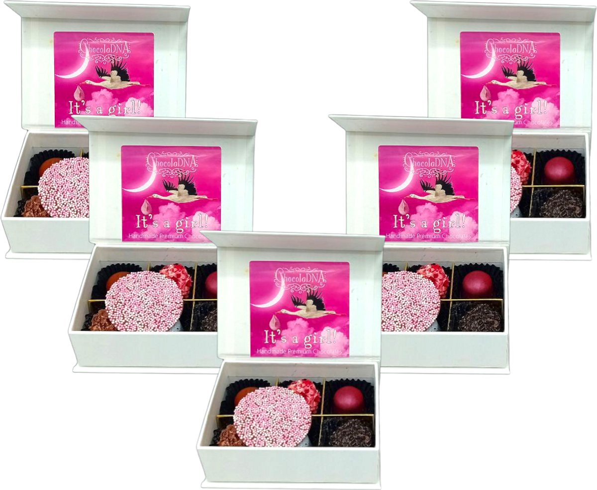 Geboortebox Mini 5x6 It's a Girl luxe chocolade Truffels & Pralines: Geboortebox_Geboortecadeau_Kraamcadeau_Cadeau Baby_Handgemaakte chocolade geboorte cadeau_Chocoladetruffels_Bonbons_Geschenkdoos_Moeder_Vegatarisch_Baby Love