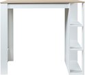 Witte barmeubel met eikenkleurig tafelblad, staand op een witte poot en met drie open witte opbergplanken aan de zijkant.
