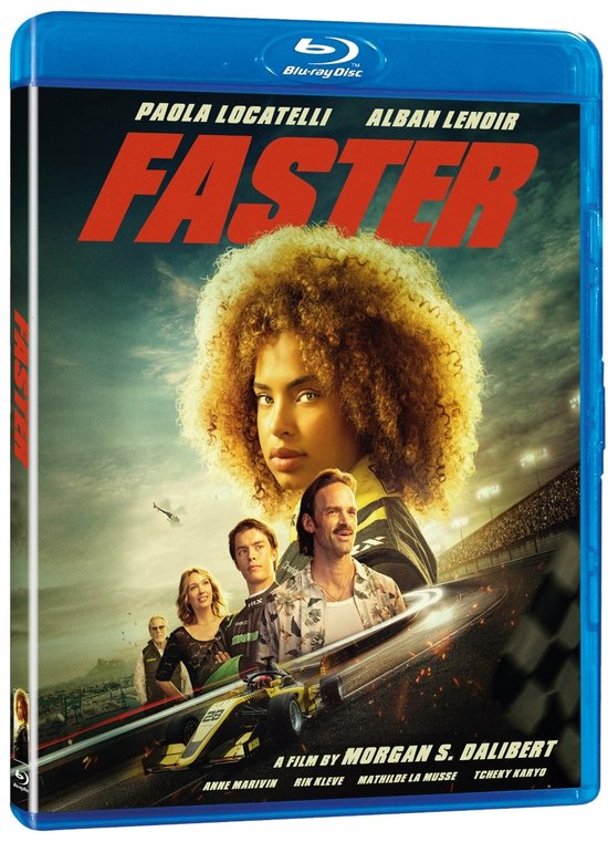 Blu-ray cover met de titel FASTER. Een vrouw met afro haar staat centraal. Een raceauto en andere personen zijn zichtbaar op een circuit.