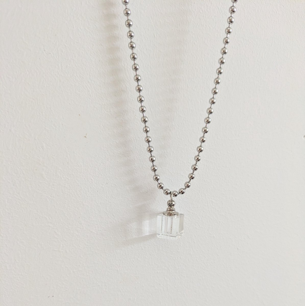 Chirurgisch staal ketting, 50 cm en glas kubus hanger voor as
