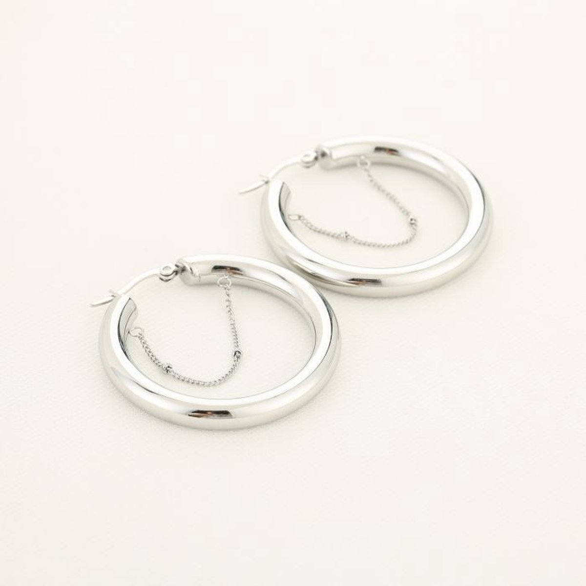 Oorringen - Hoops with a chain - stainless steel - dames - sieraad - kerst