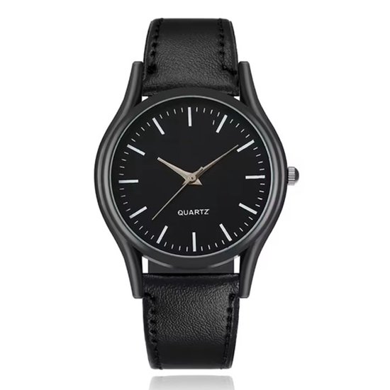 Zwart LGT herenhorloge met zwarte leren band en zwarte wijzerplaat met witte streepjes.