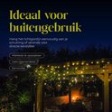 IJspegelverlichting hangt aan een houten pergola, ideaal voor buiten.