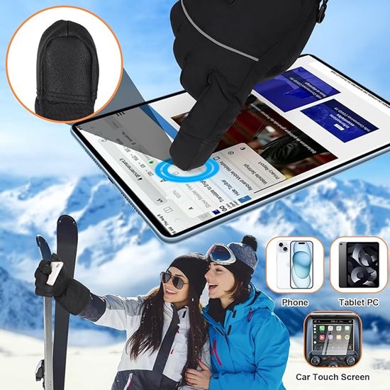 Zwarte verwarmde handschoen die een smartphone bedient, ontworpen voor skiën en koude weersomstandigheden.