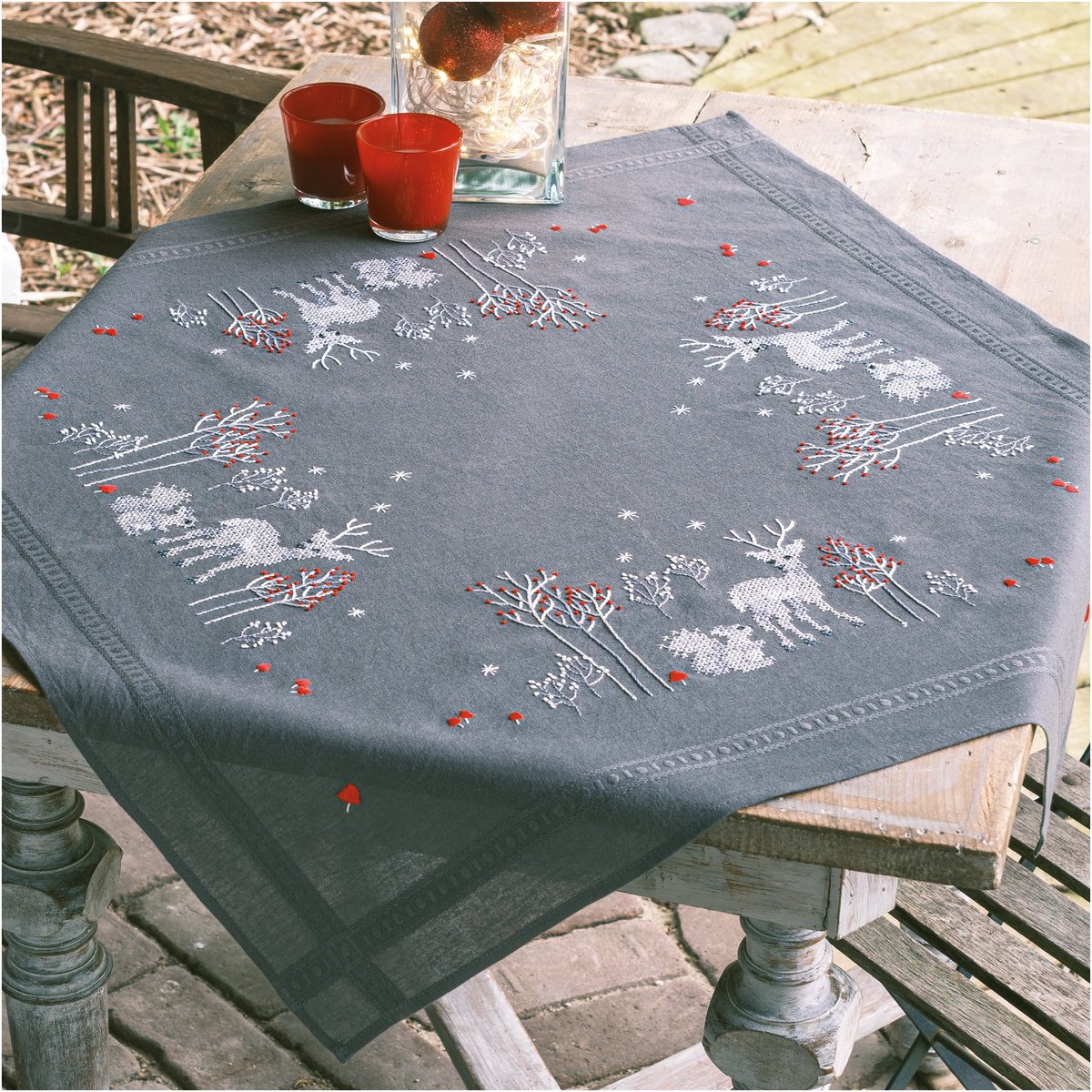 Vervaco - Tafelkleed kit - 80 x 80cm - Bosdieren in de winter - PN-0202652