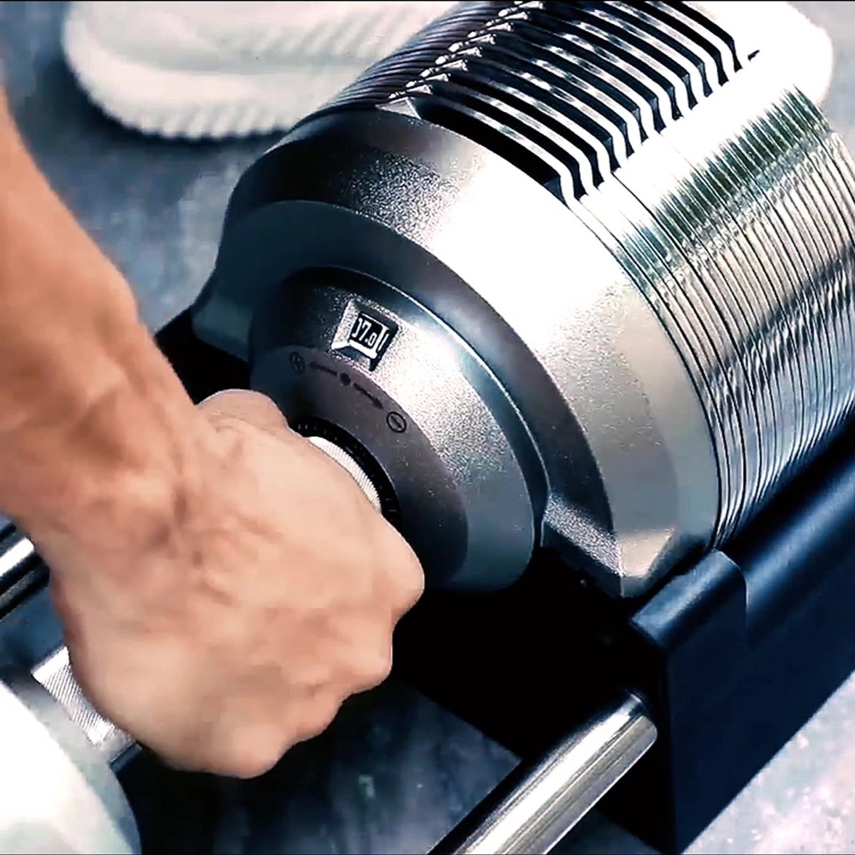 LION BLACKVALOR V5 Verstelbare Dumbbells – Set Van 2, 4 Tot 41,5 Kg, Stappen Van 1,5 Kg, Metalen Coating, 3 Jaar Garantie