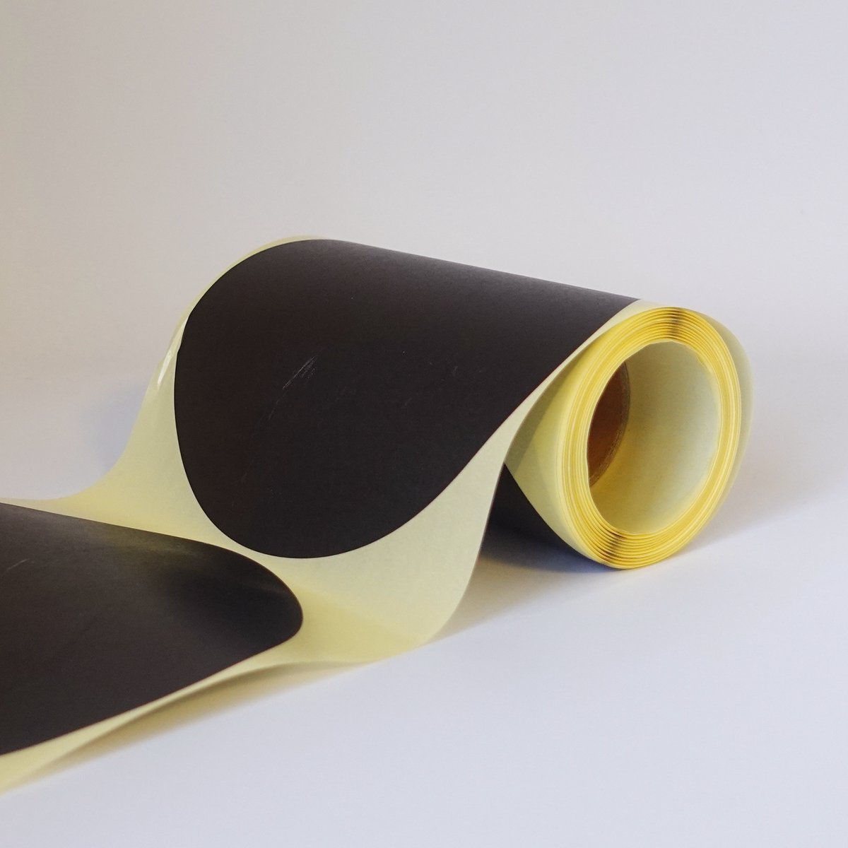Blanco Stickers op rol 200mm rond - 90 etiketten per rol - Zwart