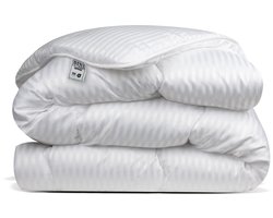 Avenue - Luxe en makkelijk dekbed zonder overtrek – Hoesloos Lits-jumeaux dekbed 240x220 cm – Anti-allergisch & hygiënisch – Wasbaar op 60°C – Wolkenzacht en soepel – Stralend Wit in luxe hotelstreep – All Year comfort zomerdekbed & winterdekbed